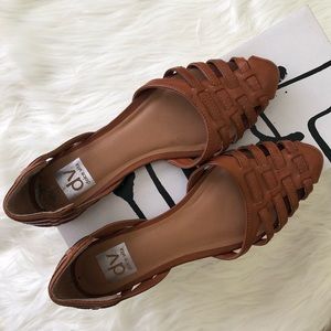 LIKE NEW 🌸 DOLCE VITA BROWN IXTAPA SLIP ONS FLATS
